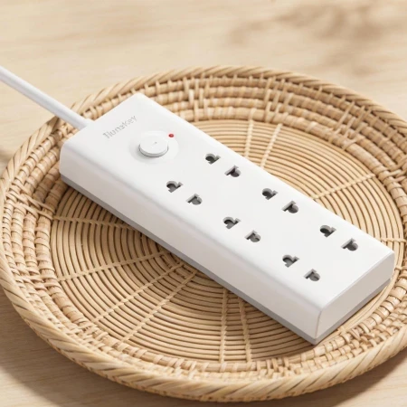 Ổ Cắm Điện Huntkey Chống Giật – Chống Cháy 6 Ổ 1 Công Tắc Công Suất 2500W